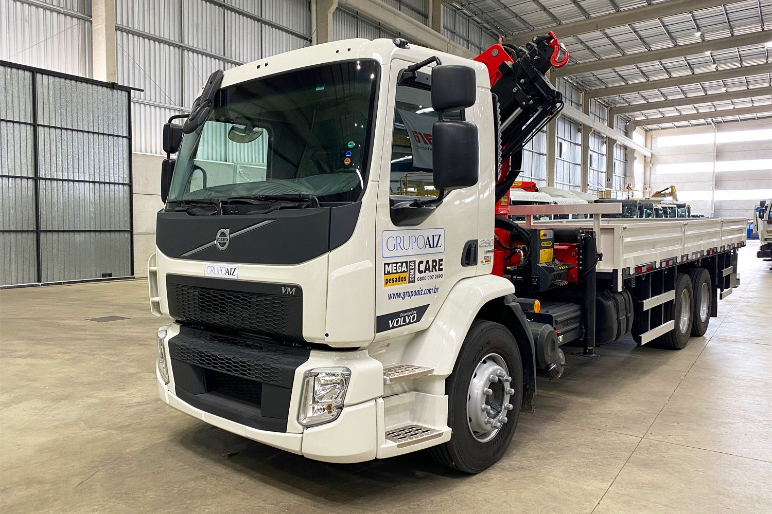 Caminhão Volvo VM 290 6x2R  City 24/25 Guindaste 17 ton  Palfinger