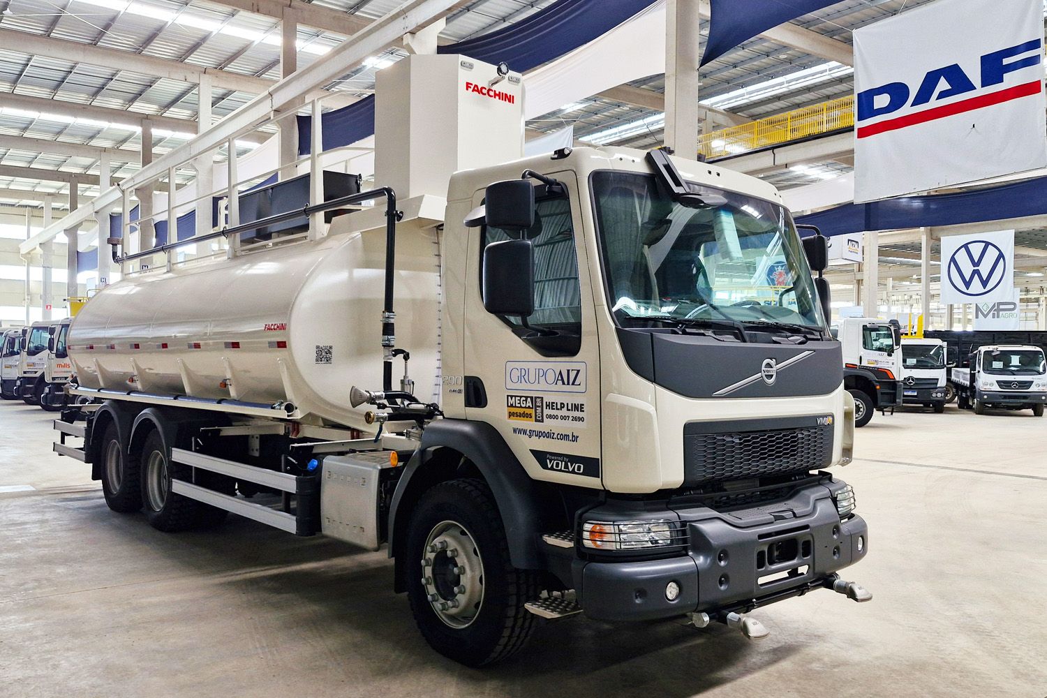 Caminhão Volvo  VMX 290 6X4 24/24 Pipa 20.000L Facchini