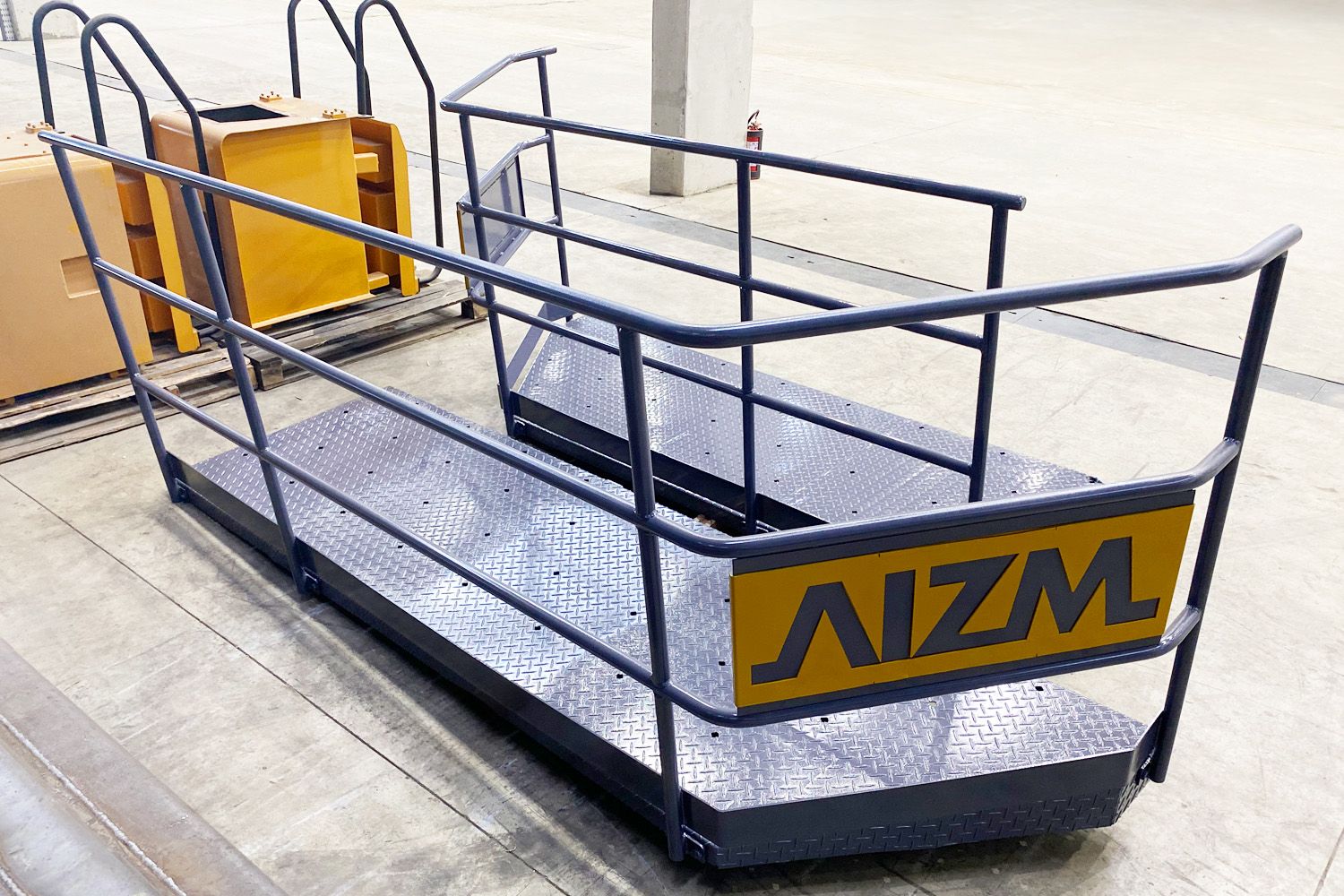 Passarela Lateral AIZM  Adequado conforme NR12