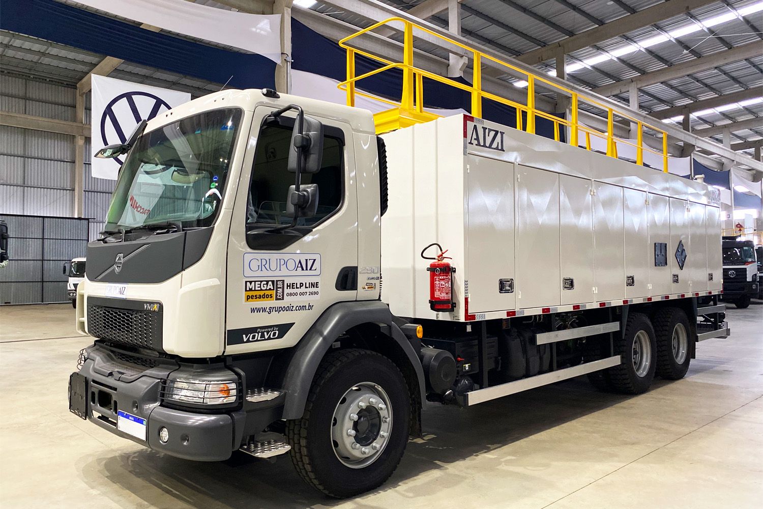 Caminhão Volvo VMX 290 6x4 Comboio 10.000L AIZI