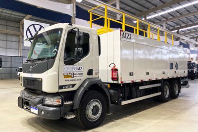 Caminhão Volvo VMX 290 6x4 Comboio 10.000L AIZI