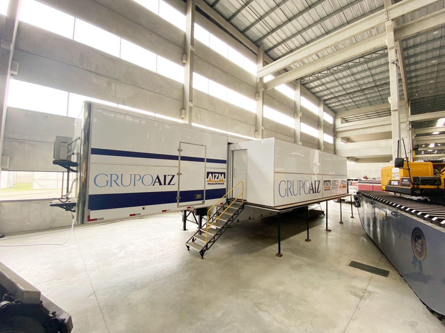 Semirreboque Unidade Móvel AIZI 24/24 SEMINOVA