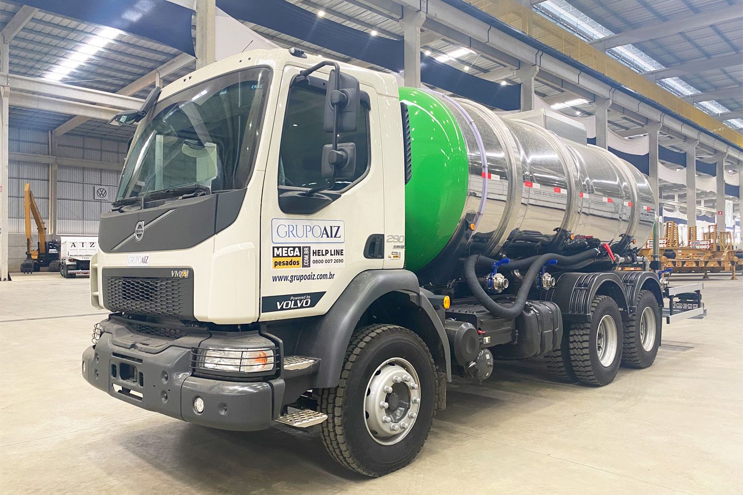 Caminhão Volvo VMX 290 6x4 Tanque Inox Calda Pronta AIZI 15.000L