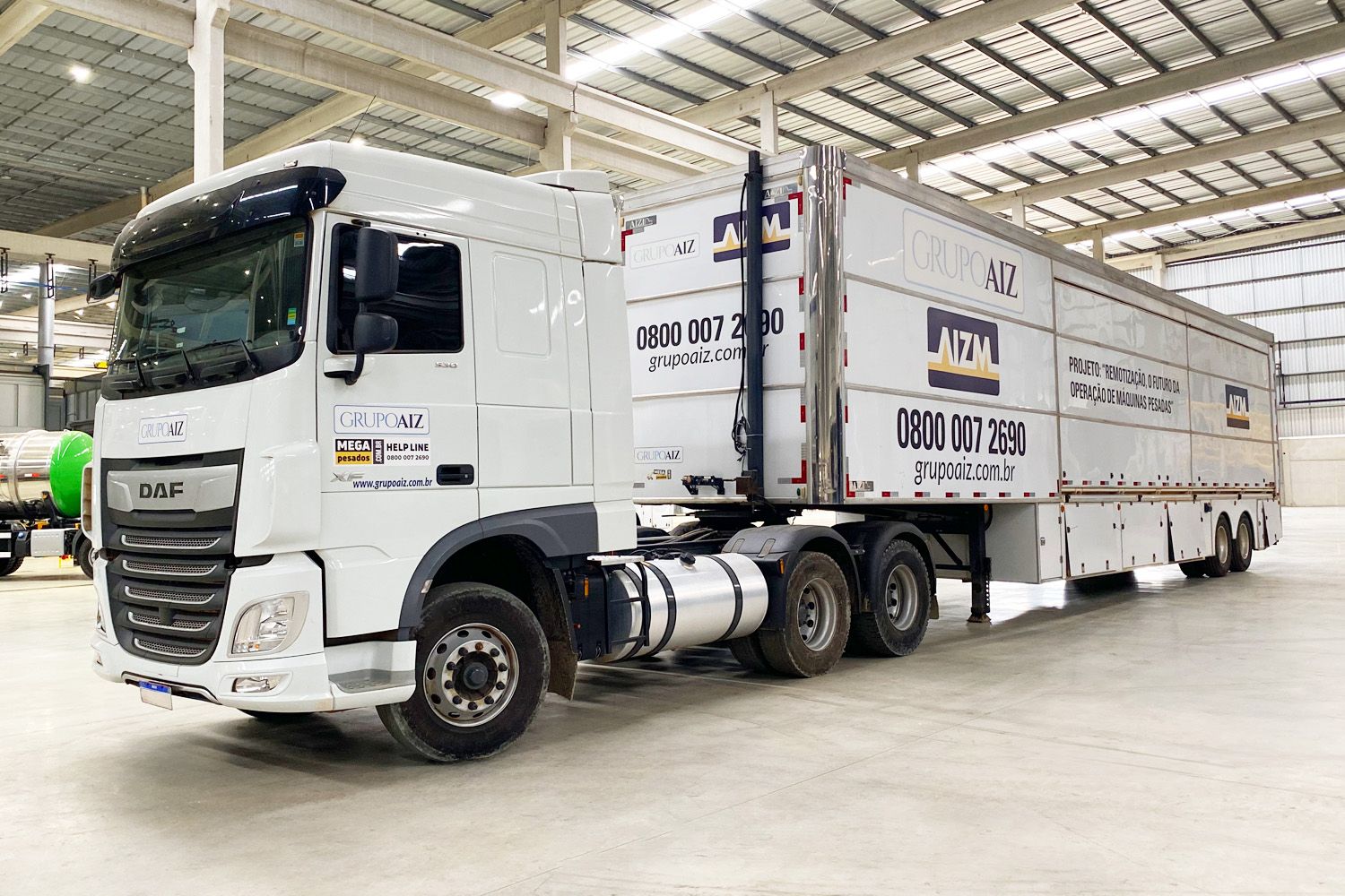 Conjunto DAF XF 530 6X4 23/23 150.893 Km + Unidade Movel