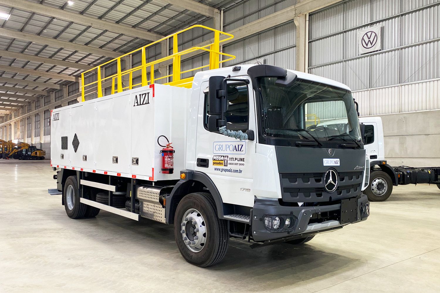 Caminhão MB 1719 25/25 4x2 Comboio 6.000L AIZI