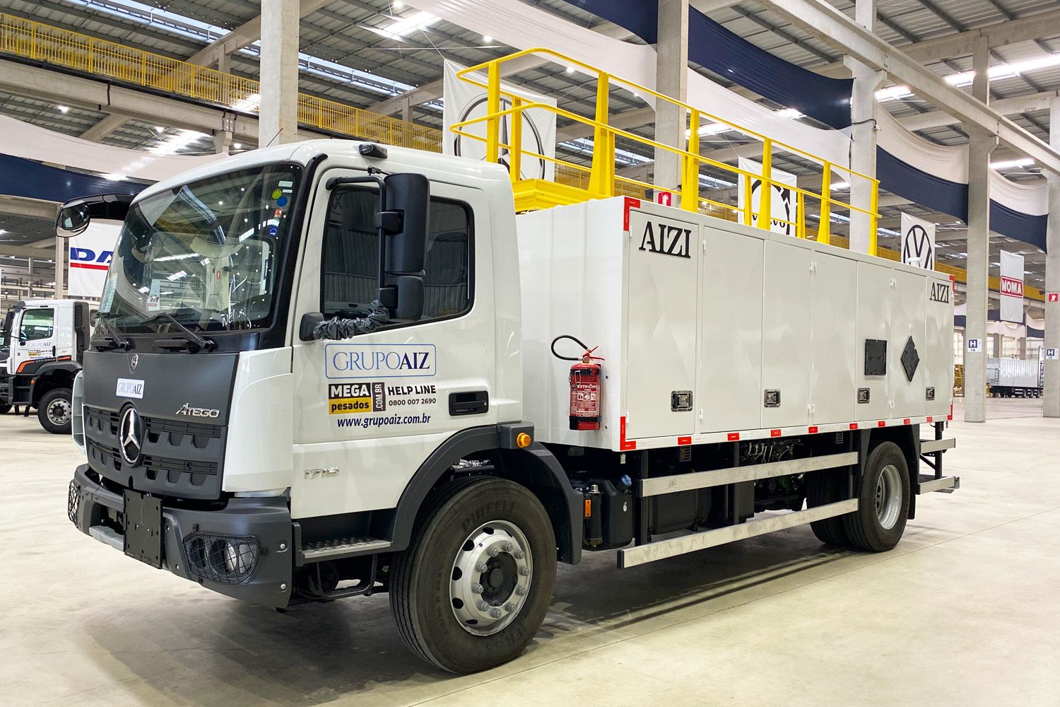 Caminhão MB 1719 25/25 4x2 Comboio 6.000L AIZI