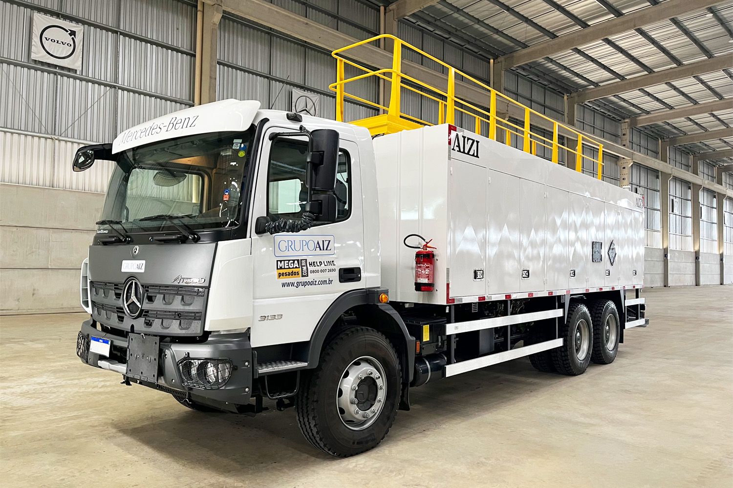 Caminhão MB Atego 3133 6X4 24/25 Comboio 10.000L AIZI