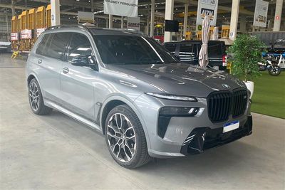 BMW X7 M60i 24/25