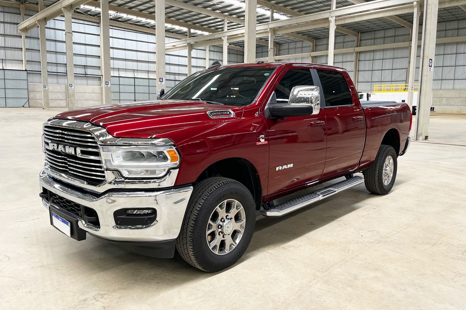 RAM 2500 Laramie 4x4 23/24 Seminova