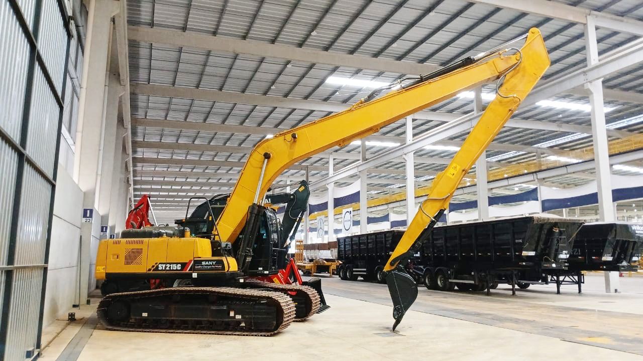 Escavadeira Hidráulica Sany SY215C 159 hp 22T + Long Reach  Seminova