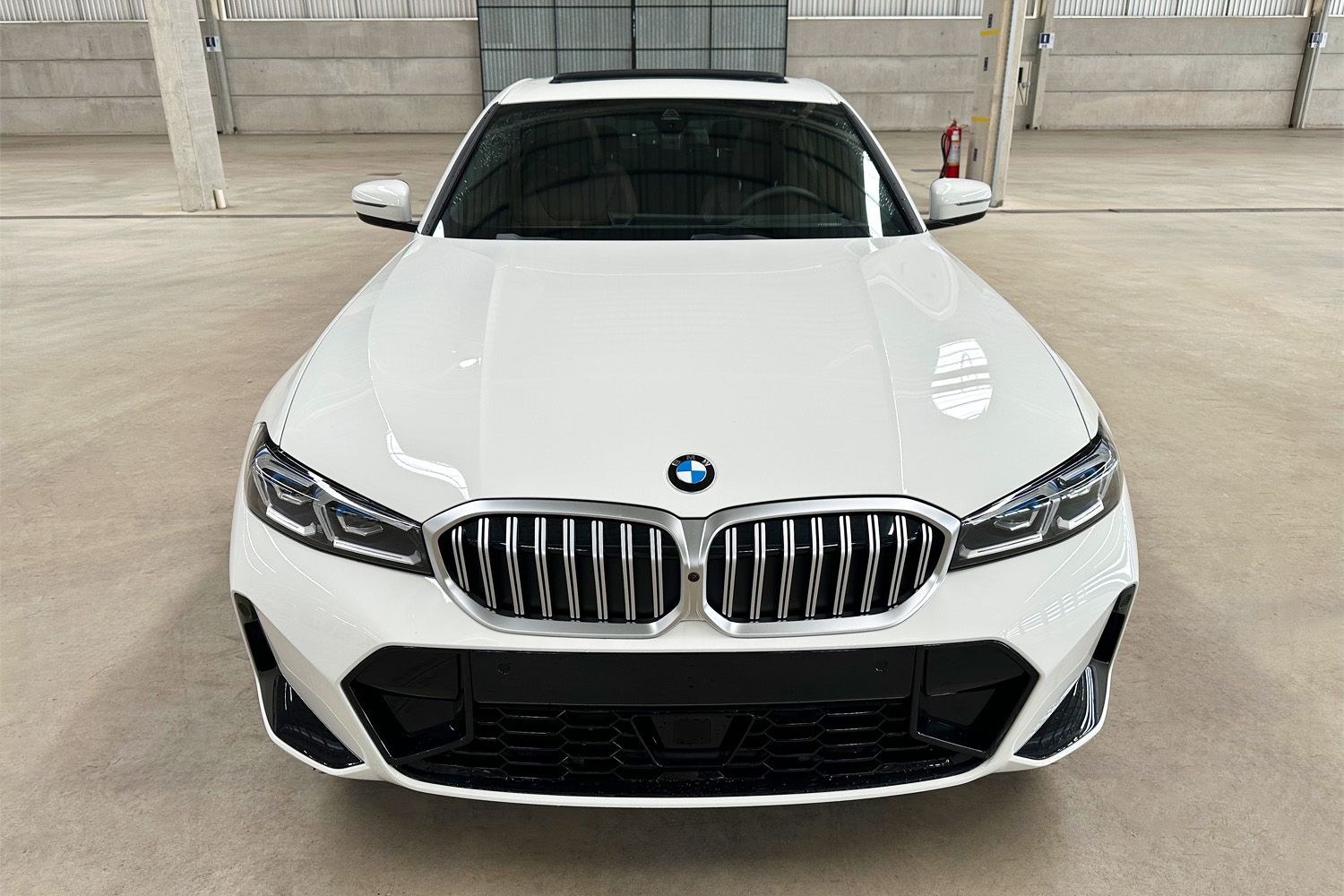 BMW 320i M Sport Branca 25/26