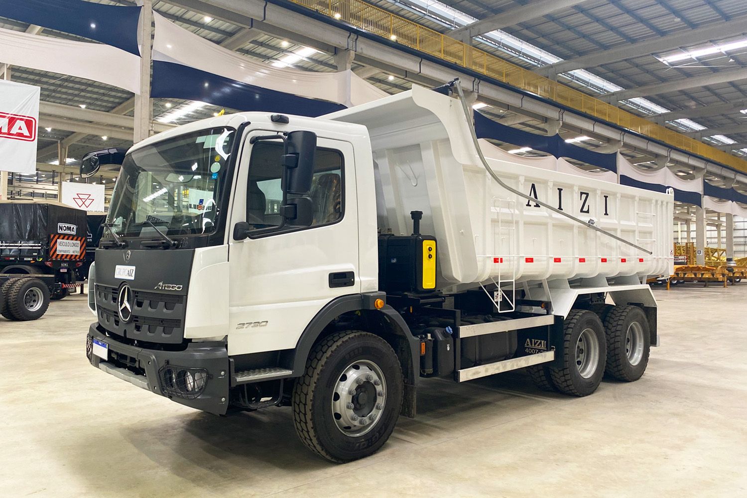 Caminhão MB Atego 2730 6x4 24/25 Caçamba Convencional 14m³ AIZI