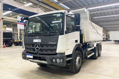 Caminhão MB Atego 2730 6x4 26/26 Caçamba Convencional 12m³ AIZI
