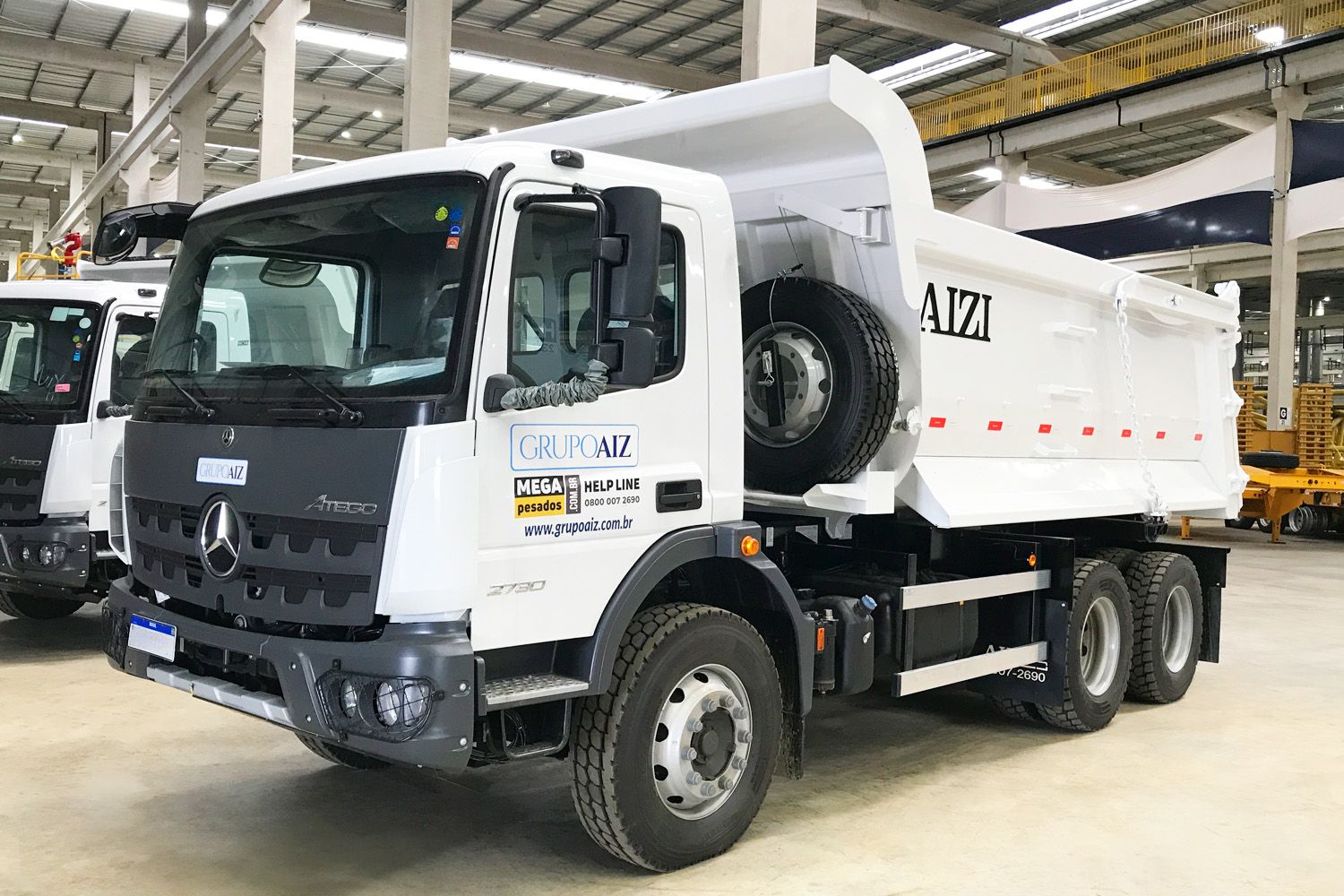 Caminhão MB Atego 2730 6x4 Meia Cana 14m³ AIZI