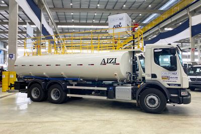 Caminhão Volvo VMX 290 6x4 26/26 Pipa 20.000L AIZI