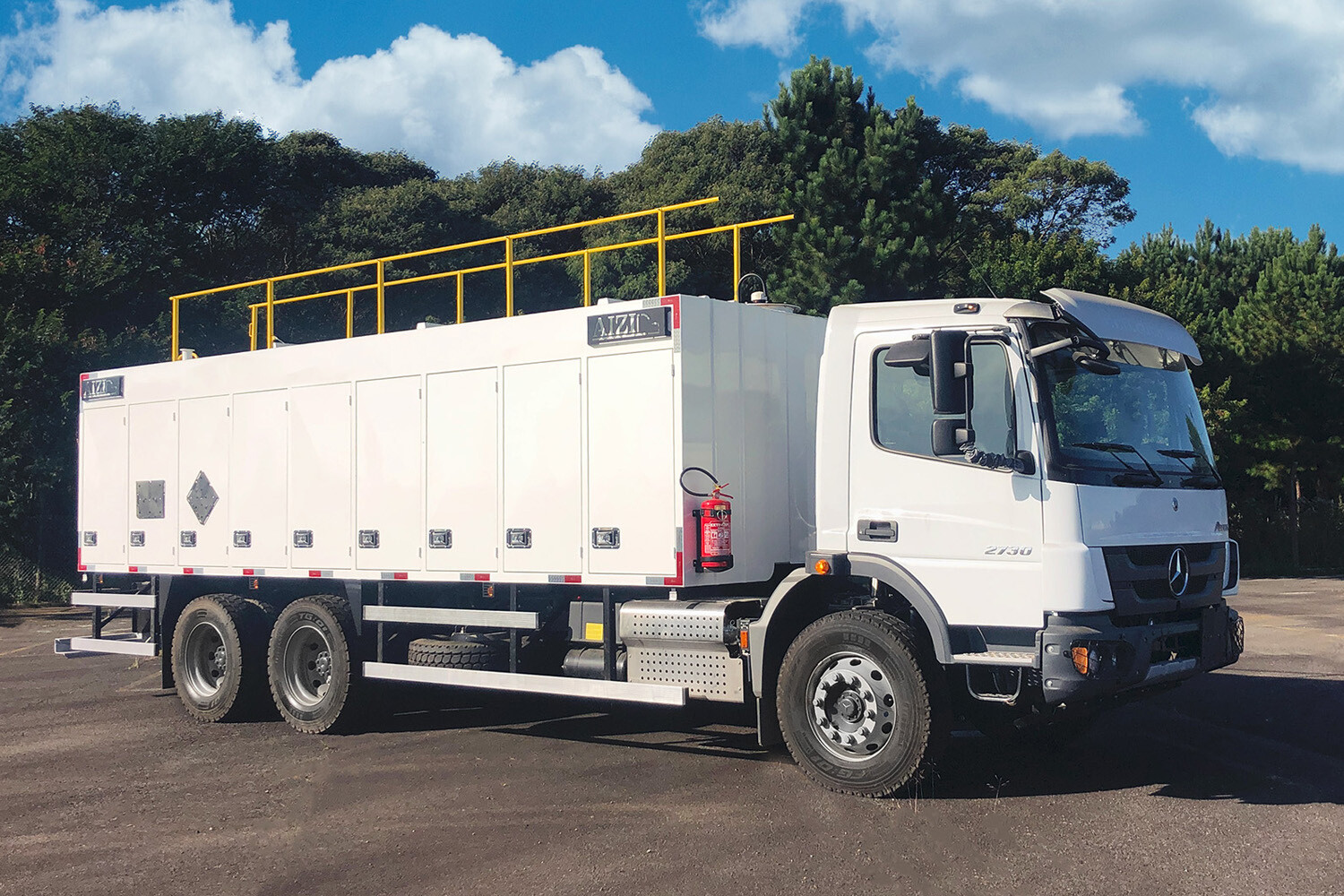 Caminhão MB Atego 2730 6x4 Comboio 10.000L AIZI