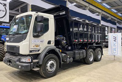 Caminhão Volvo VMX 290 6x4 26/26 Caçamba Convencional 14m³ AIZI
