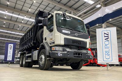 Caminhão Volvo VMX 290 6x4 26/26 Caçamba Convencional 14m³ AIZI