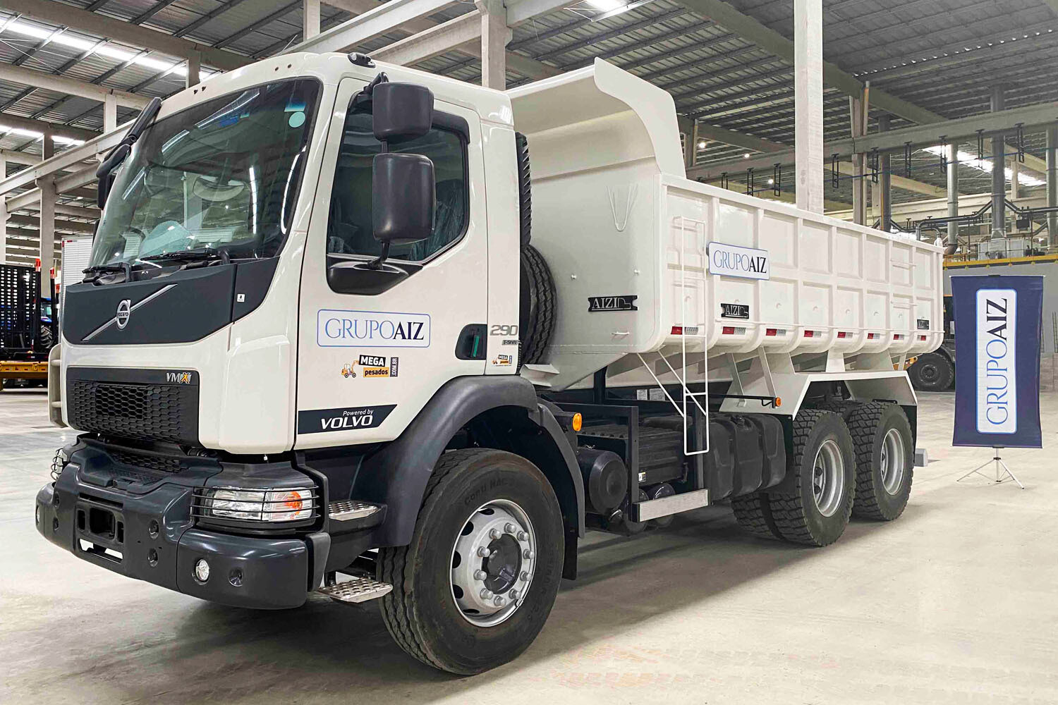 Caminhão Volvo VMX 290 6x4 26/26 Caçamba Convencional 12m³ AIZI