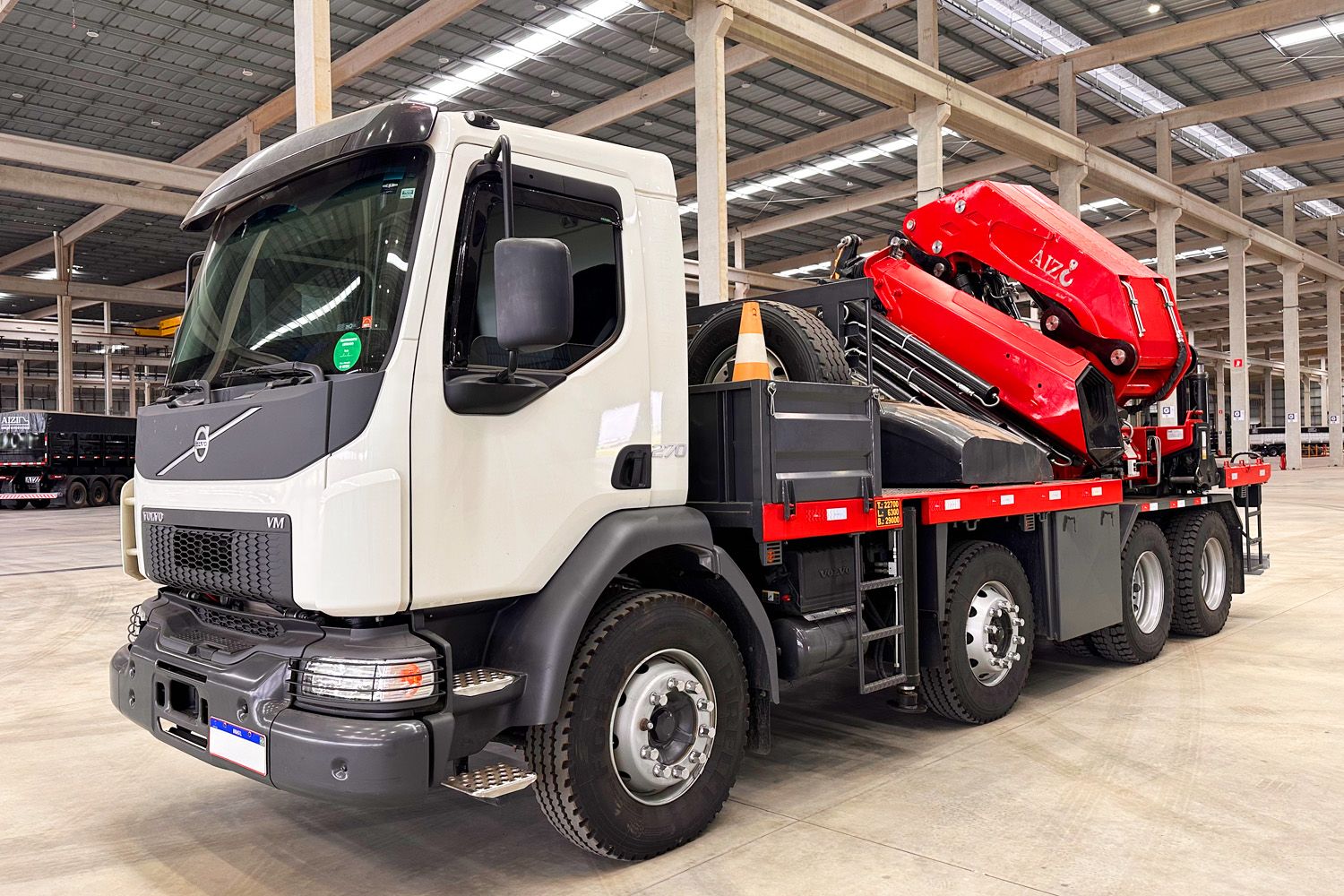 Caminhão Volvo VM 270 8x4R 22/22 Seminovo Guindaste Canivete 80C AIZC