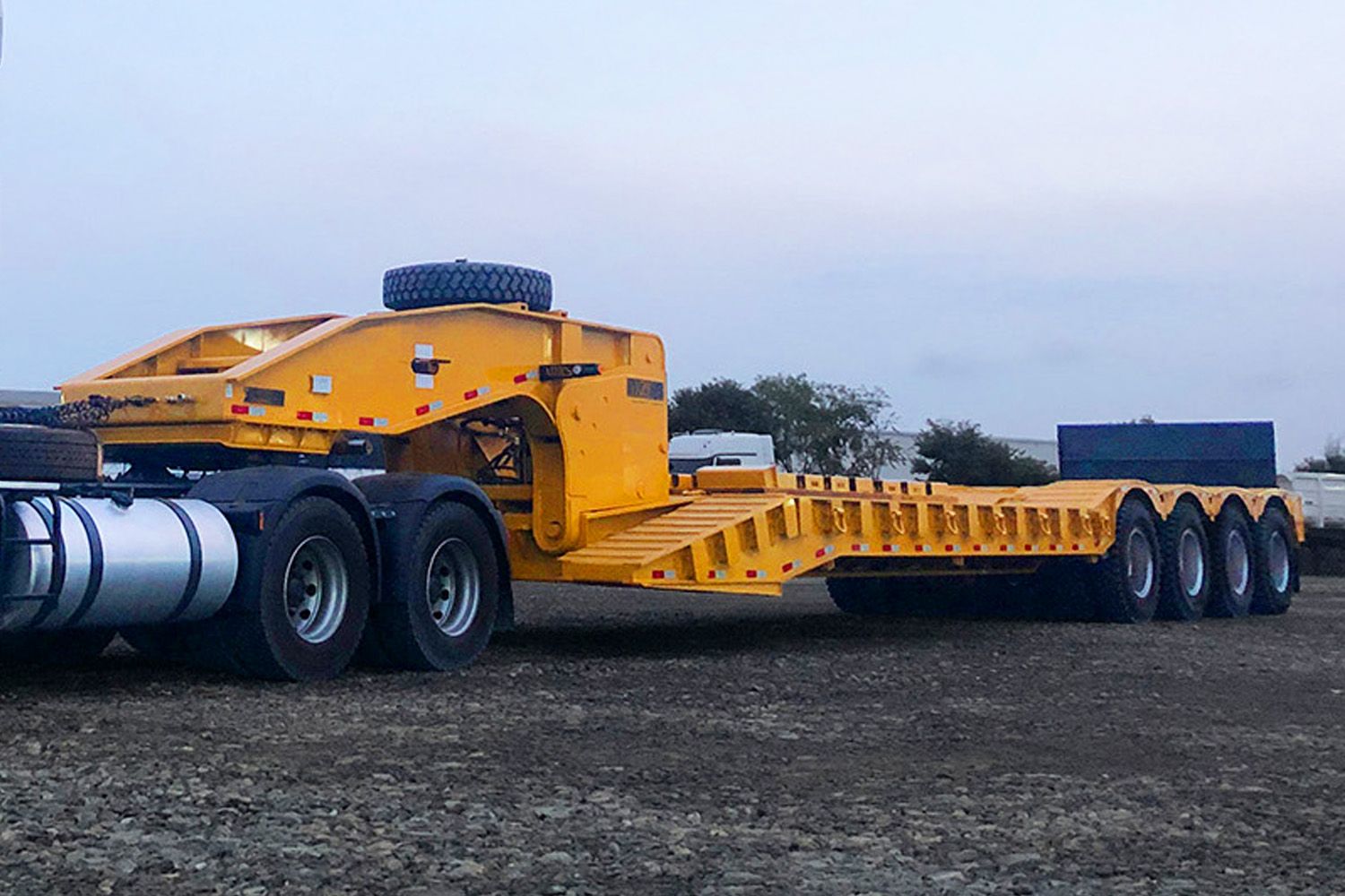Carrega Tudo pescoço removível 4 eixos 80 Ton AIZI