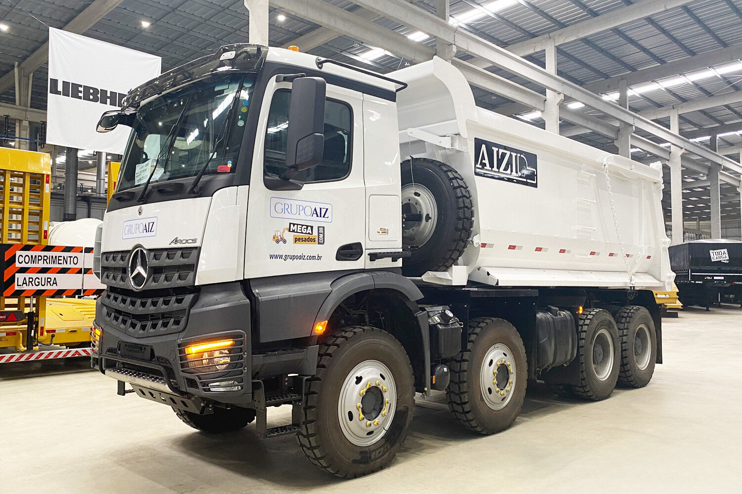 Caminhão MB Arocs 4851 8x4 24/25 Meia Cana 22m³ AIZI