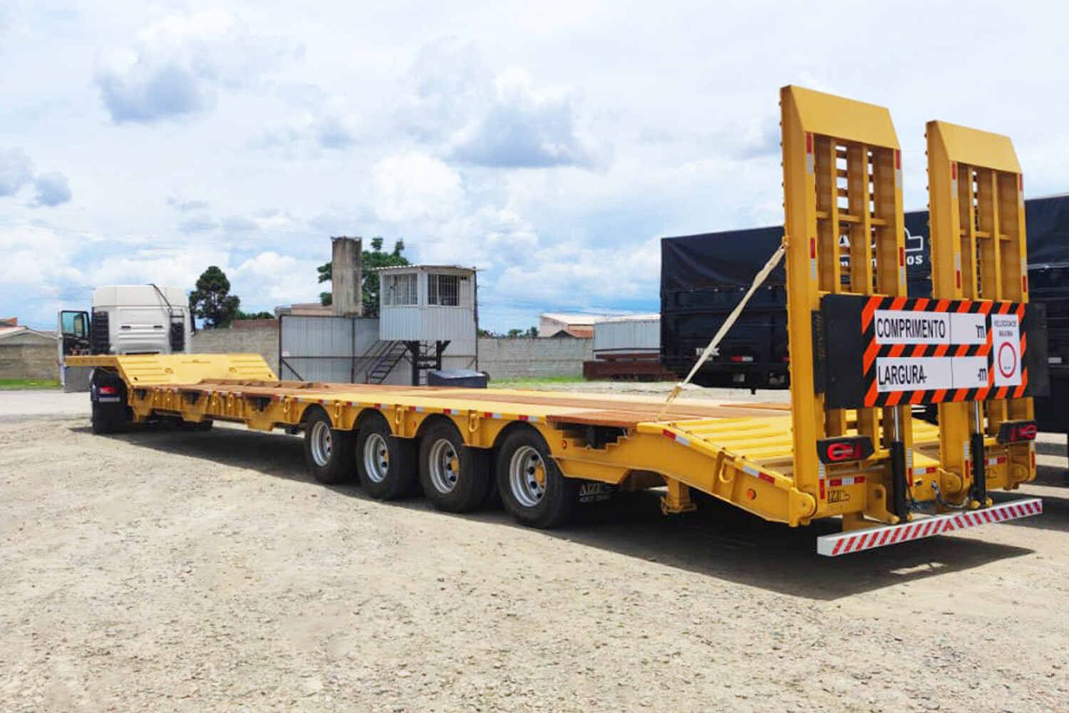 Carrega Tudo Agrícola 4 eixos e 4 berços  AIZI