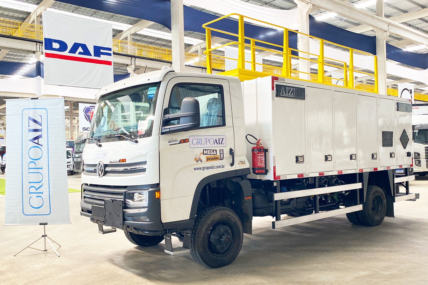 Caminhão VW 11.180 Delivery 4x4 Comboio 4.000L AIZI  24/25