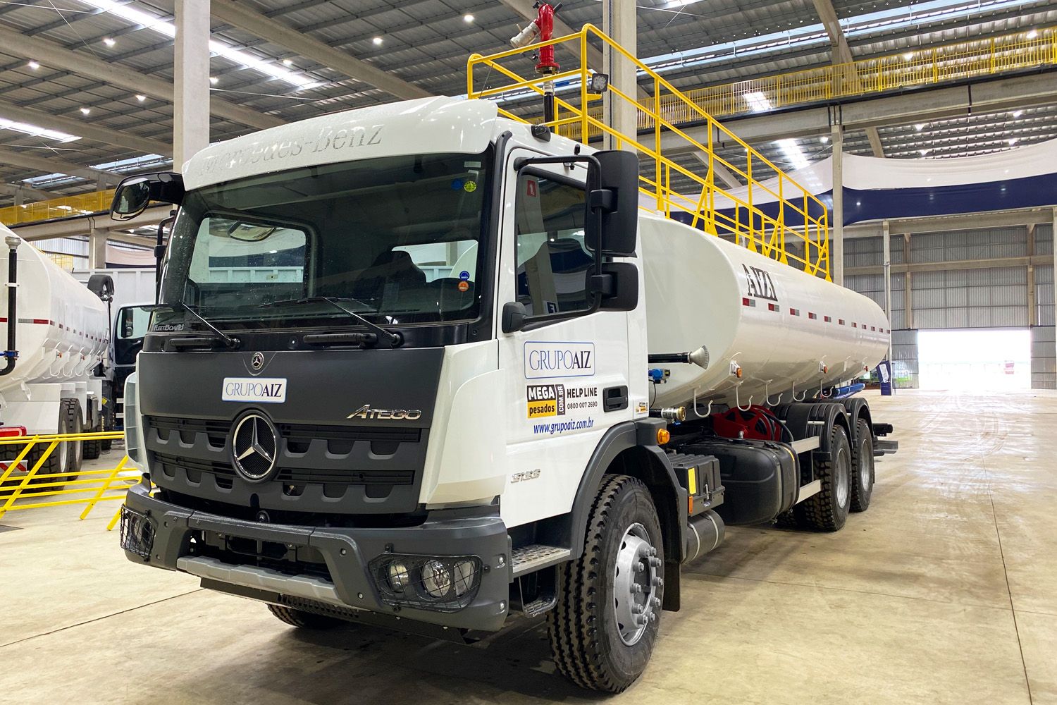 Caminhão MB Atego 3133 6X4 25/25 Pipa 20.000L AIZI