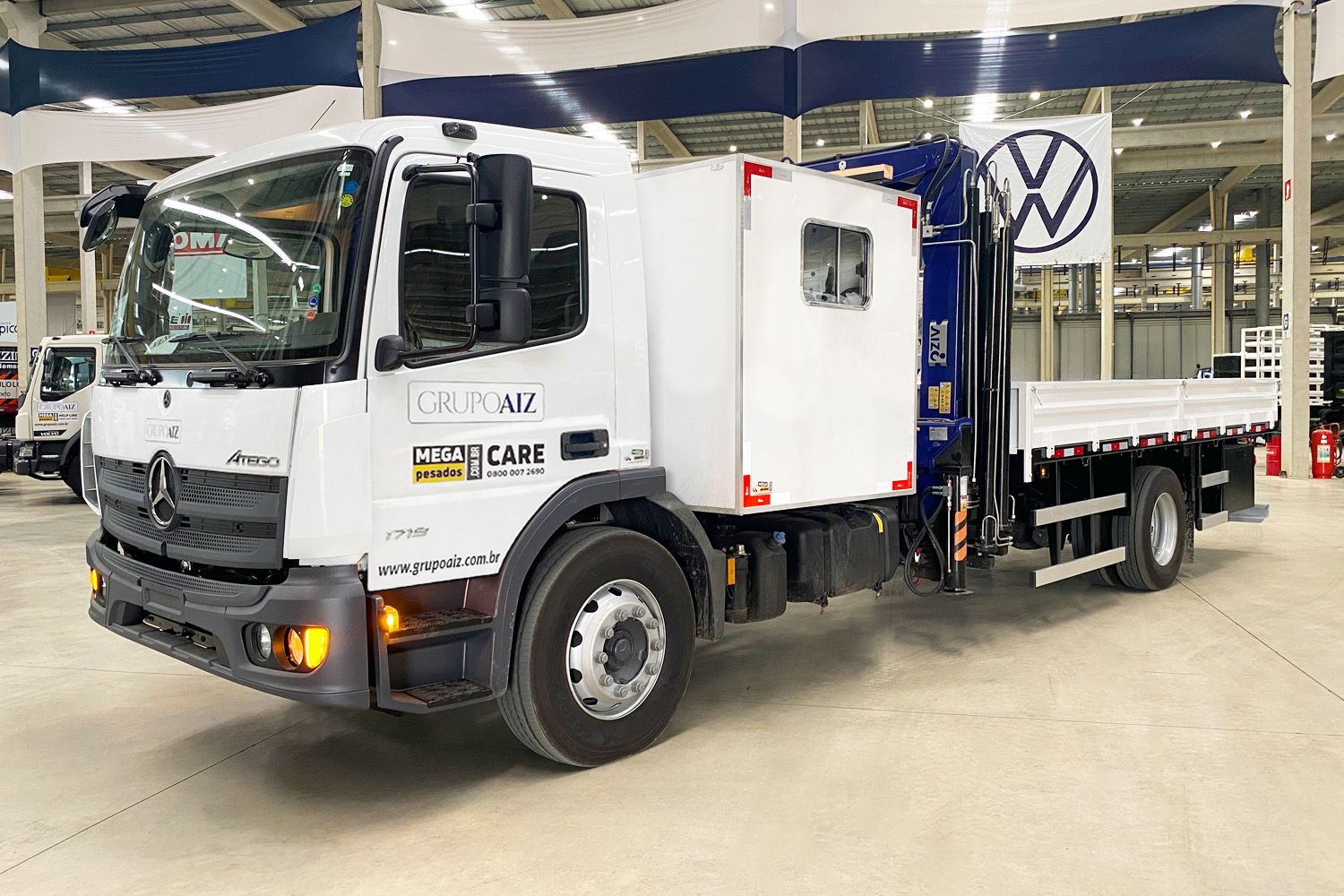 Caminhão MB Atego 1719 4x2 25/26 Guindaste 17 Trave AIZC + Cabine Suplementar