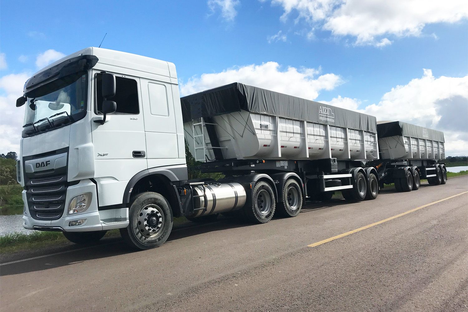 Conjunto DAF XF 530 6x4 23/23 Seminovo + Rodotrem Basculante AIZI Novo 