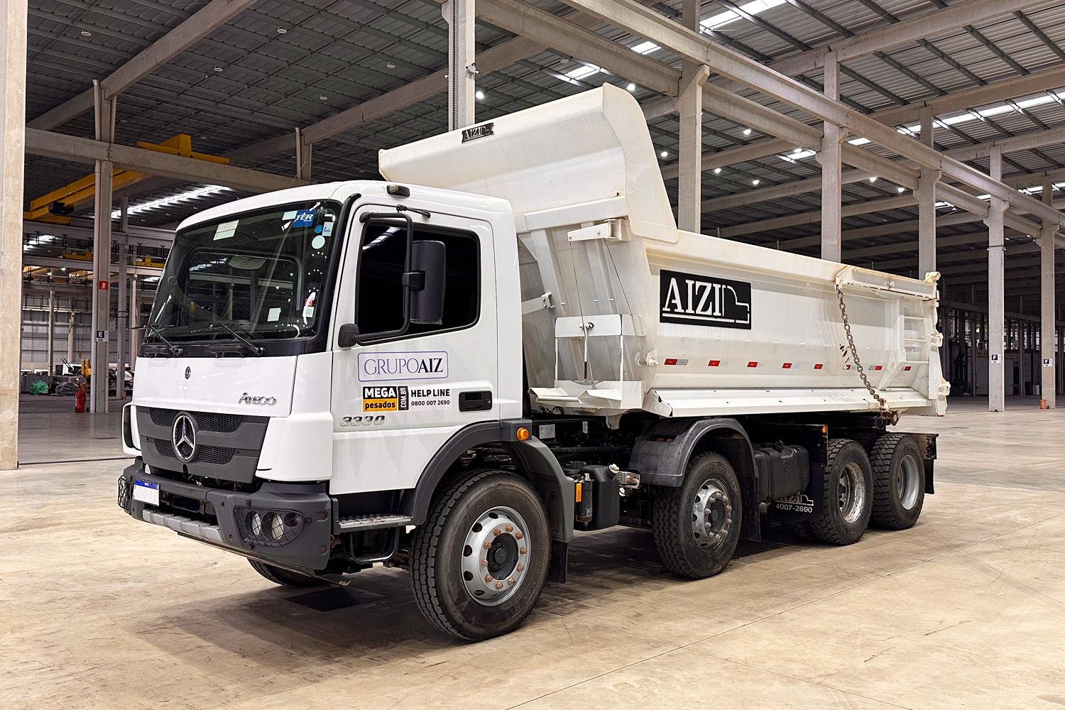 Caminhão MB Atego 3330 8x4 22/23 Seminovo Meia Cana 16m3