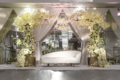 White Contemporary Loveseat