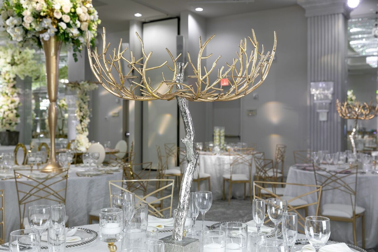 Medium Gold Branch Oval Centerpiece