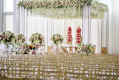 Square Gazebo w/ 4 Crystal & Iron (Gold) Column w/ Mixed Floral & Chandliers