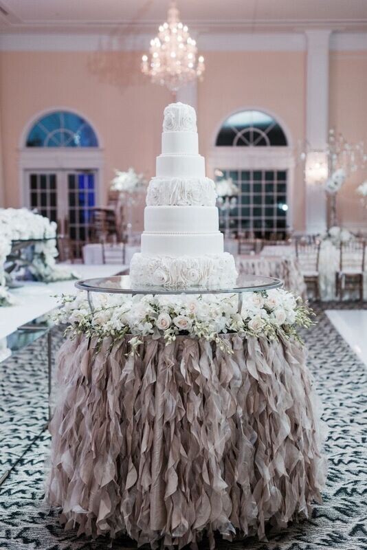 Two-Layer Glass Round Table with Shimmy Linen & Mixed Floral