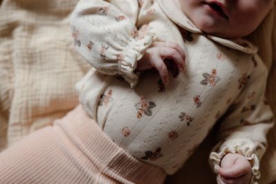 Levv Newborn LNBW25LAYLA SHIRT AOP Sand Flower
