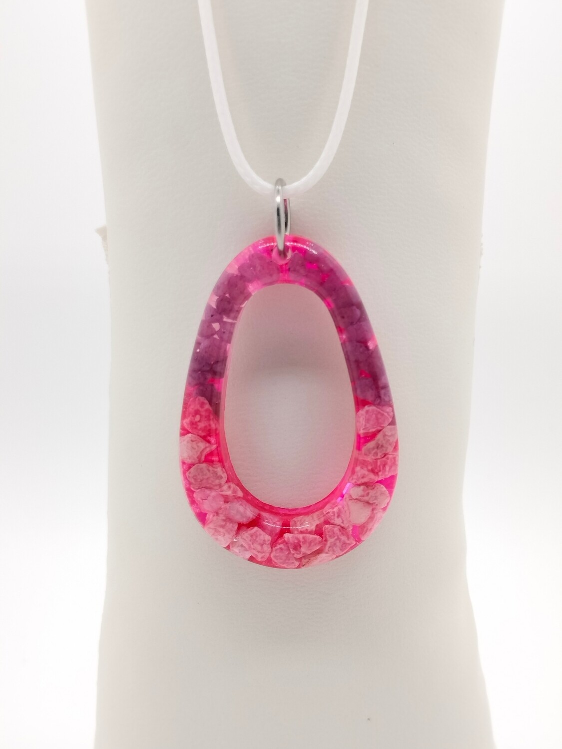 Hanger roze met paarse en roze siersteentjes Hanger roze met paarse en roze siersteentjes