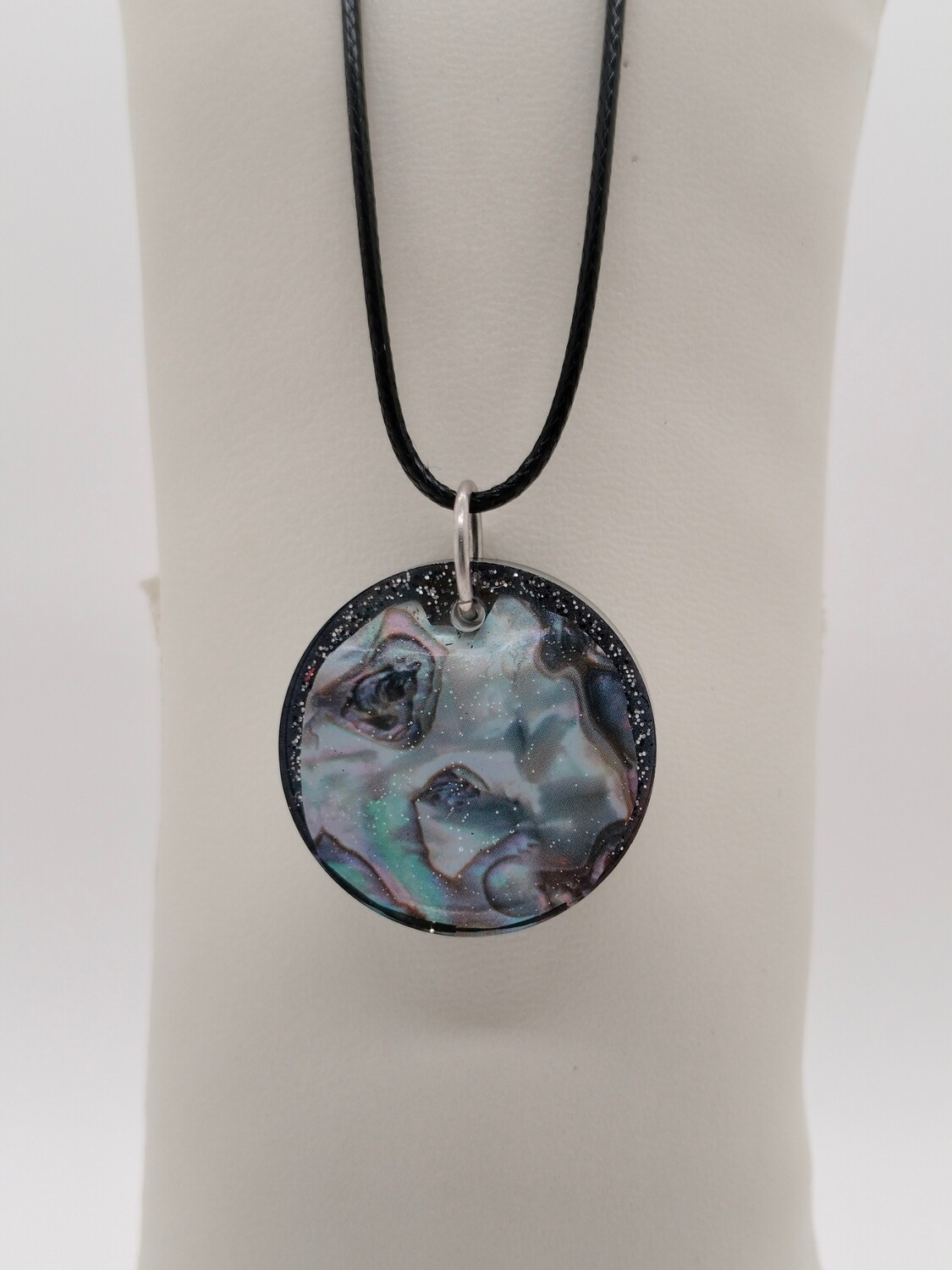 Hanger zwart met parelmoer effect Hanger zwart met parelmoer effect