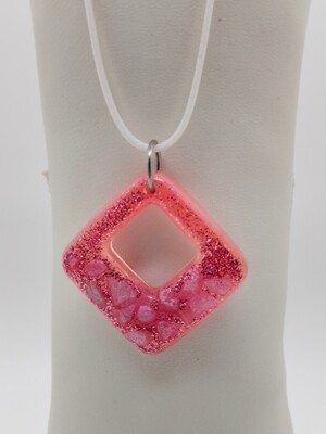 Hanger roze met roze siersteentjes en glitter Hanger roze met roze siersteentjes en glitter
