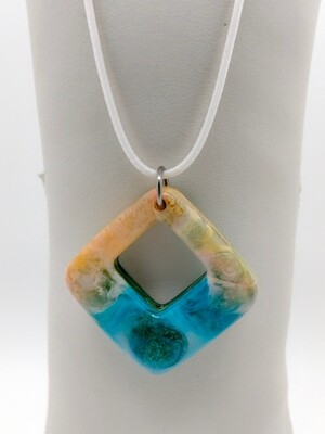 Hanger met unieke geel/groene effecten Hanger met unieke geel/groene effecten