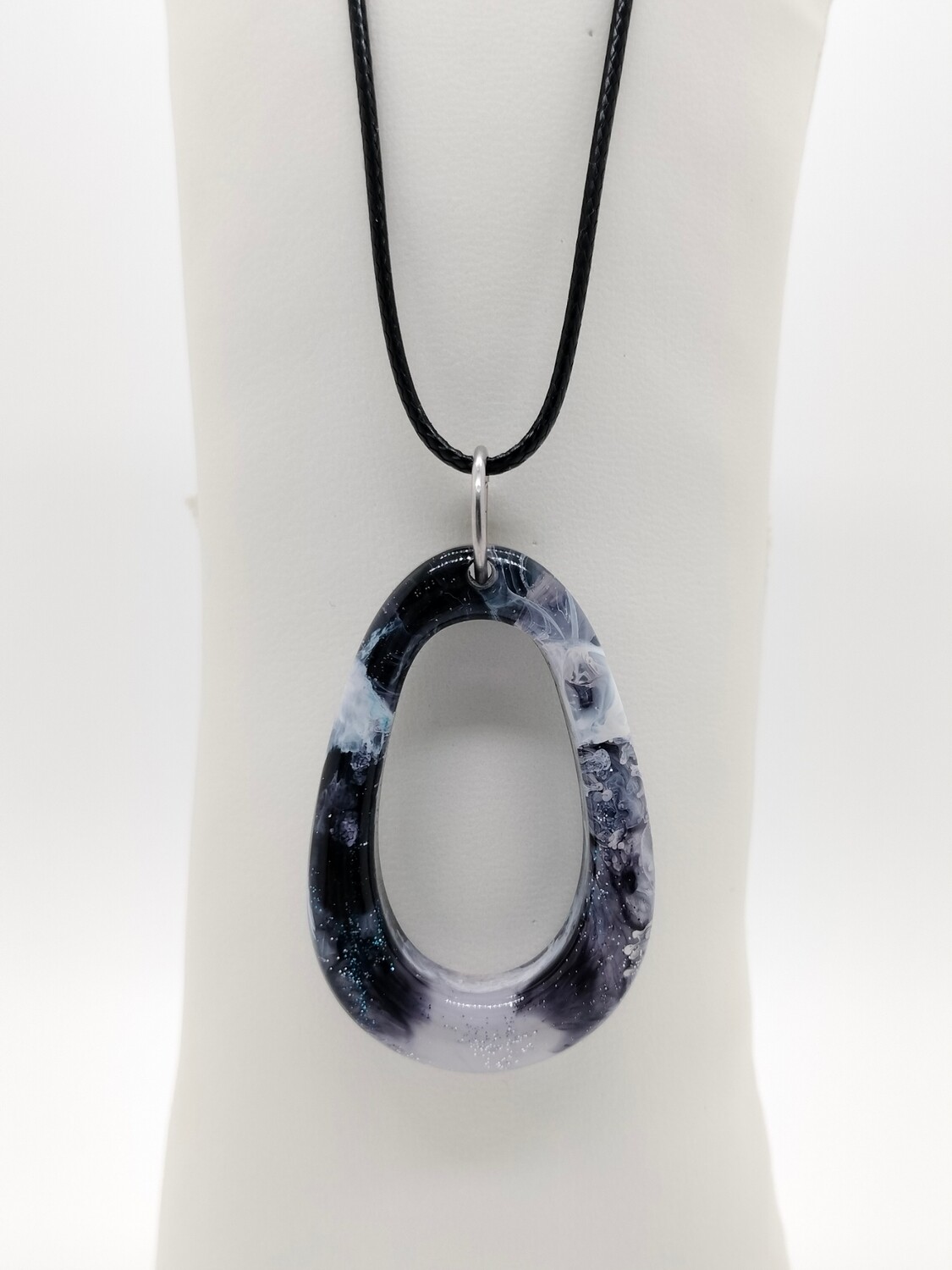 Hanger met unieke kleureffecten Hanger met unieke kleureffecten