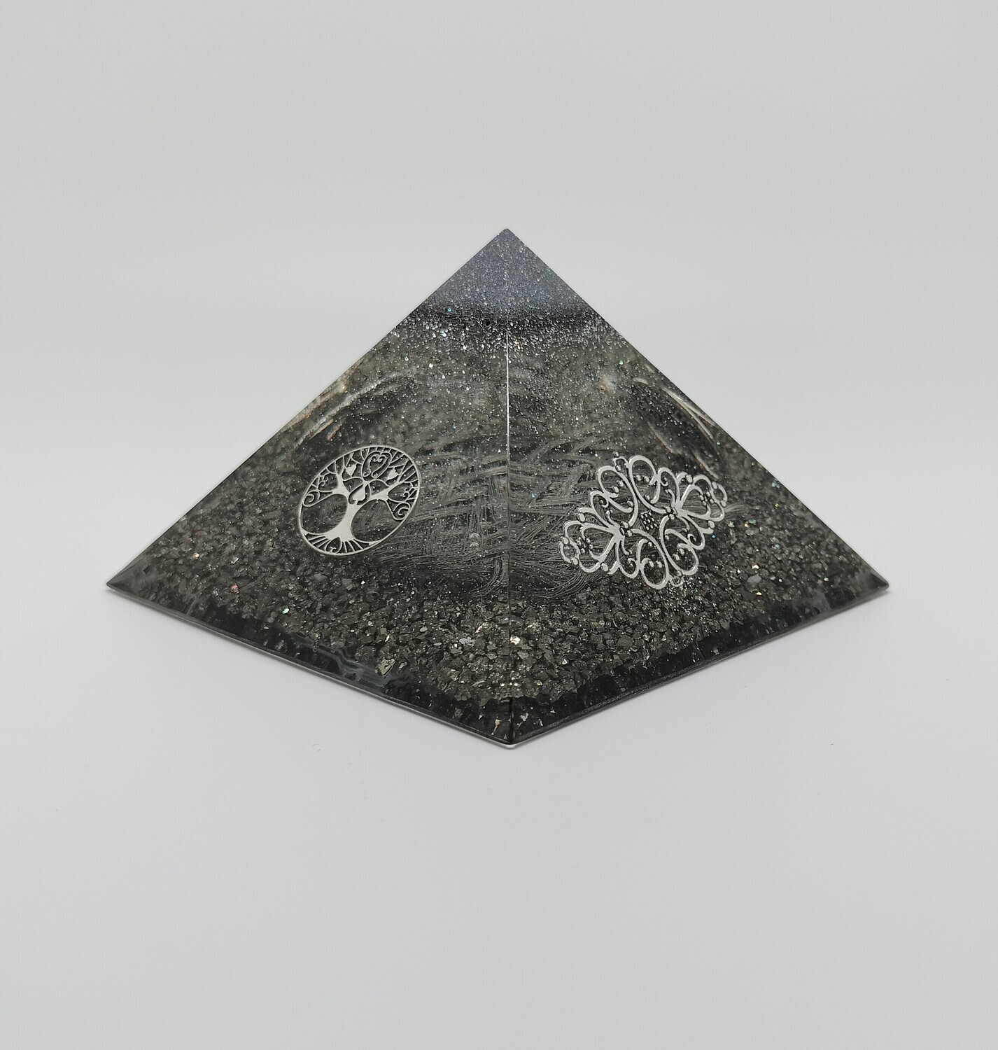 Orgonite pyramide Silver Strength