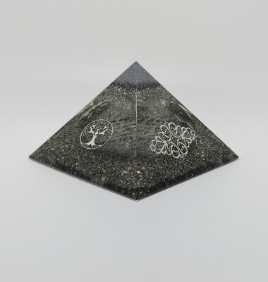 Orgonite pyramide Silver Strength Orgonite pyramide Silver Strength
