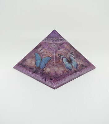 Orgonite pyramide Pure Purple Orgonite pyramide Pure Purple