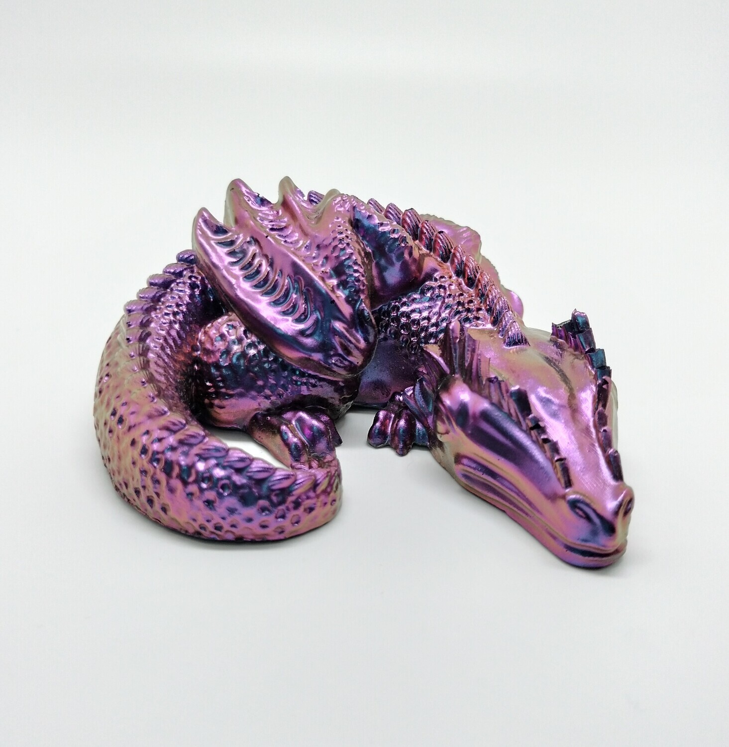 Slapende draak met paarse kameleon kleuren. OOK MOGELIJK ALS ORGONITE!! Slapende draak met paarse kameleon kleuren. OOK MOGELIJK ALS ORGONITE!!