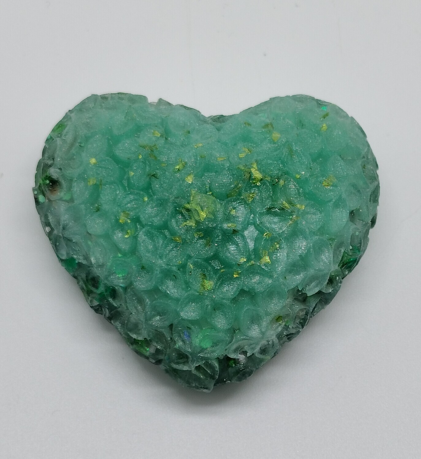 Orgonite hart met reliëf M groen (groene jade)