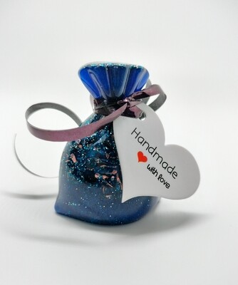 Orgonite zakje positieve bescherming (met blauwe goudsteen en shungiet) Orgonite zakje positieve bescherming (met blauwe goudsteen en shungiet)