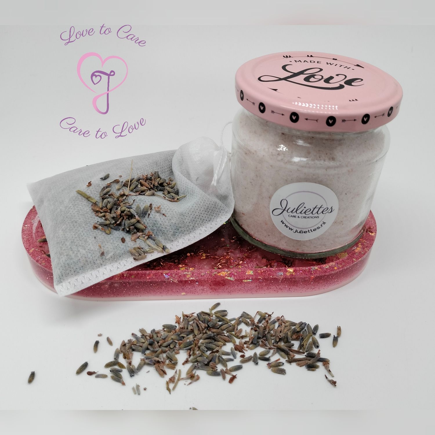 INTRODUCTIE AANBIEDING! Kleine pot badzout (200 gram) nu met 1 GRATIS kruiden zakje naar keuze! Keuze uit lavendel, kamille of calendula. INTRODUCTIE AANBIEDING! Kleine pot badzout (200 gram) nu met 1 GRATIS kruiden zakje naar keuze! Keuze uit lavendel, kamille of calendula.
