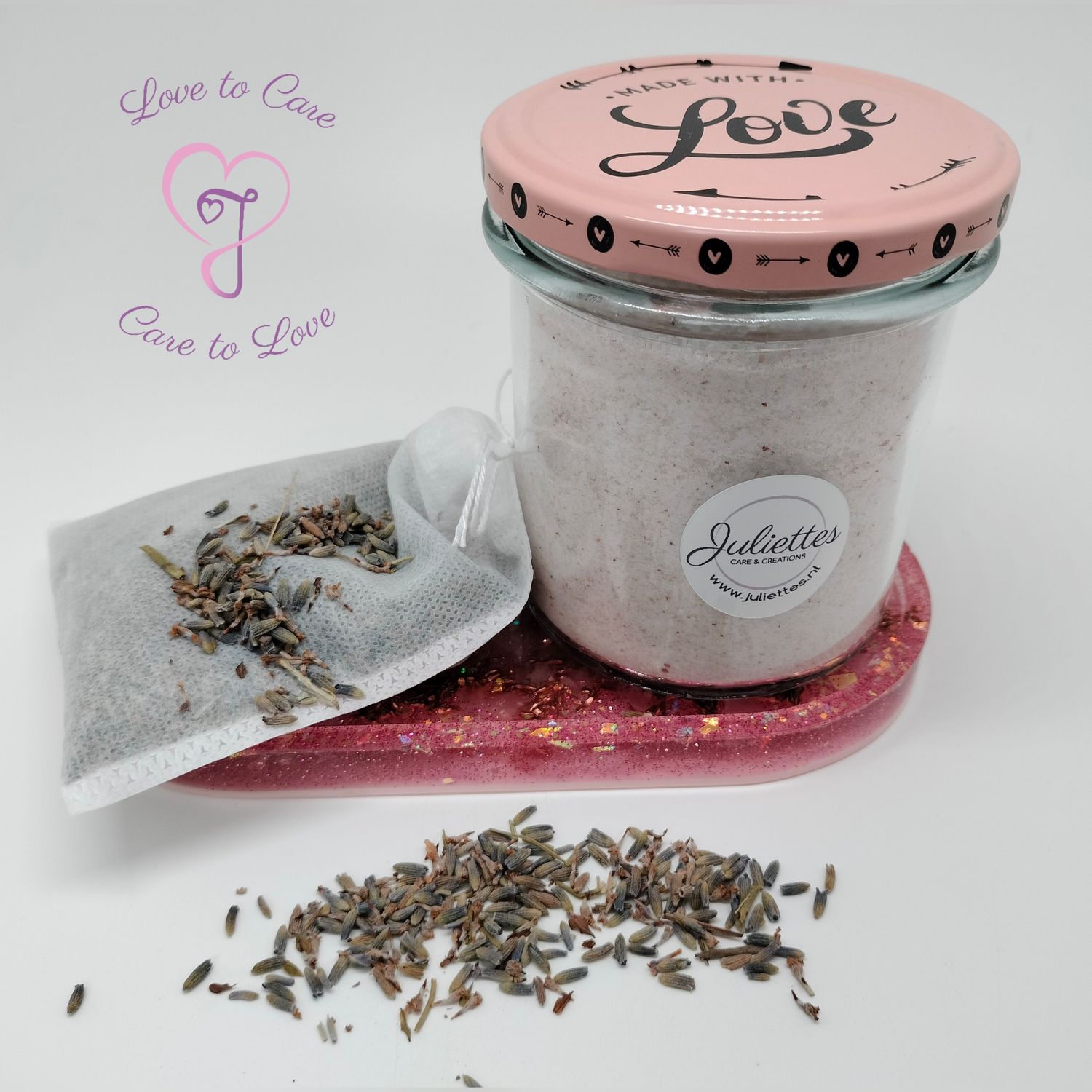 INTRODUCTIE AANBIEDING! Grote pot badzout (300 gram) met 1 GRATIS kruiden zakje naar keuze! Keuze uit lavendel, kamille of calendula. INTRODUCTIE AANBIEDING! Grote pot badzout (300 gram) met 1 GRATIS kruiden zakje naar keuze! Keuze uit lavendel, kamille of calendula.